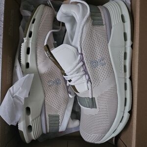 NWT On Cloud Running sneakers